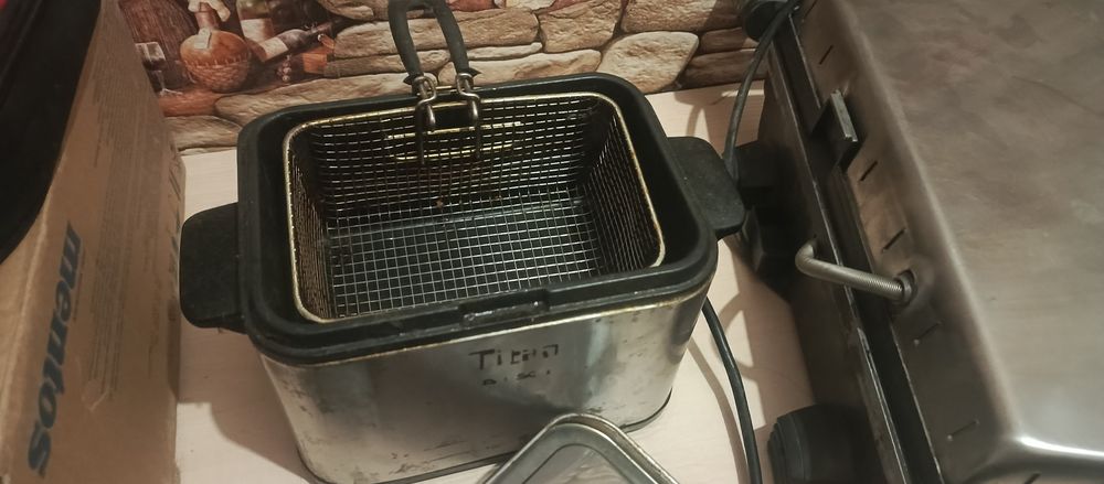 Продам Фритюрница титан