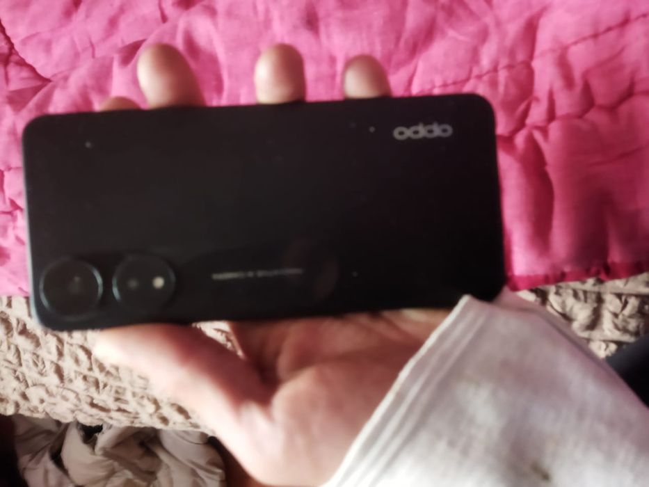 OPPO А78 почти новый.