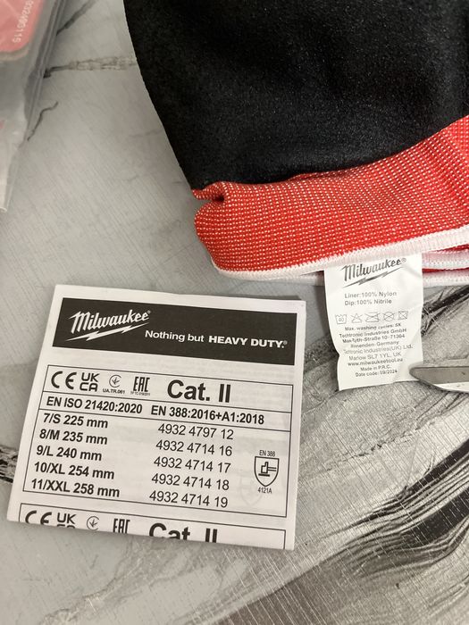Продам перчатки Milwaukee оригинал.