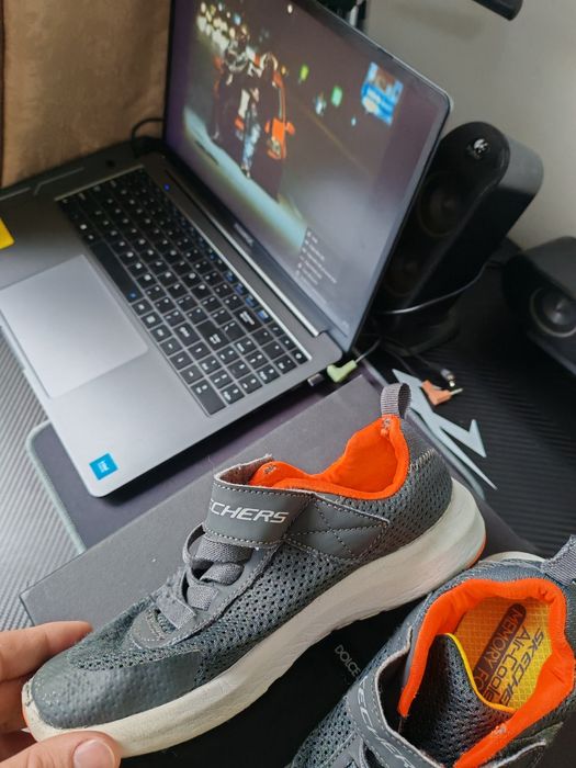 Adidași skechers 34