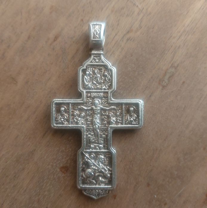 Продам крест серебряный.