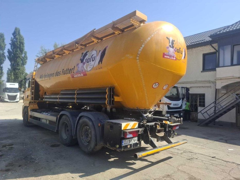 Vanzare cisterna transport furaje MAN