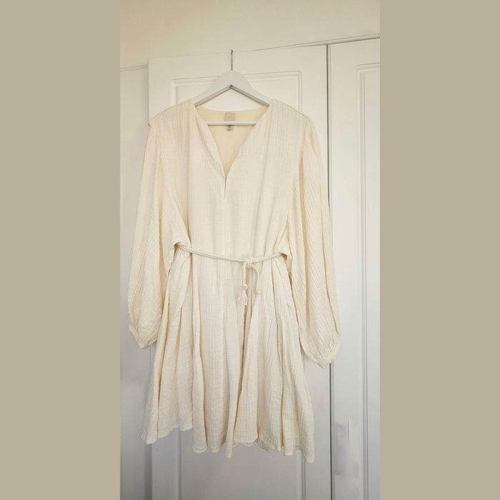 Черна рокля H&M.