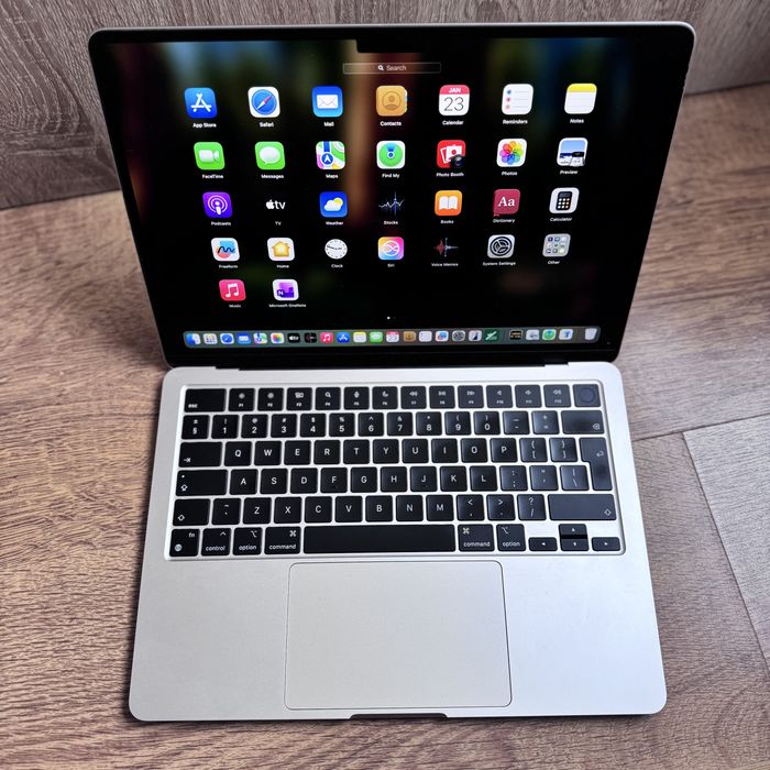 MacBook Air 13.6″ с Apple M2 (2022) в отлично състояние като нов