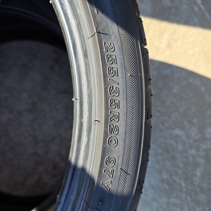 Anvelope turism noi vara Bridgestone 255 35 20