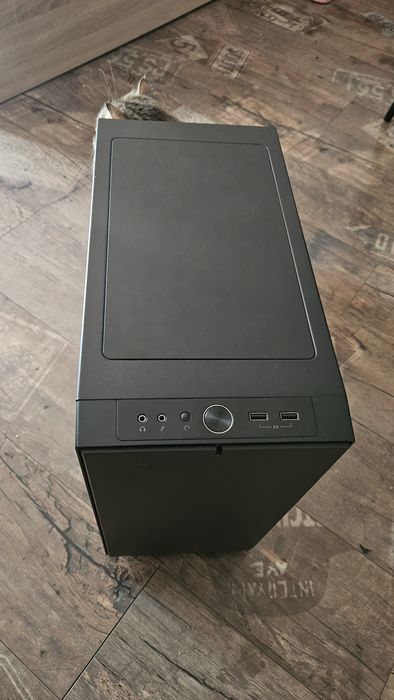 Мощен геймърски компютър R7 5800x/rx 6600/b550/512gb m2/16ram 3600mhz