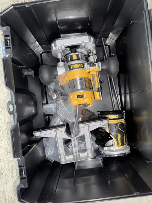 Masina de frezat DeWalt NOU !