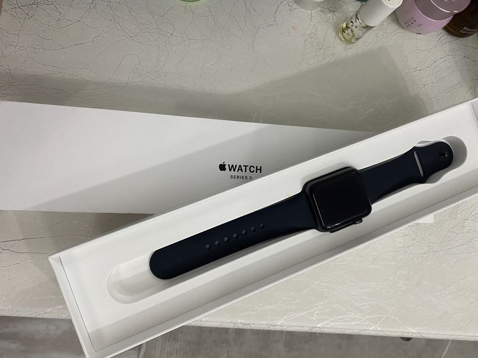 Продам смарт-часы Apple Watch 3