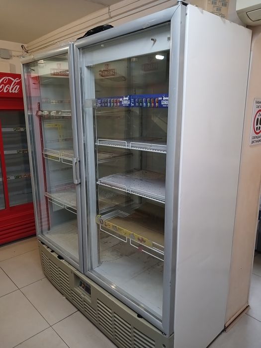 Продам витринные холодильники.