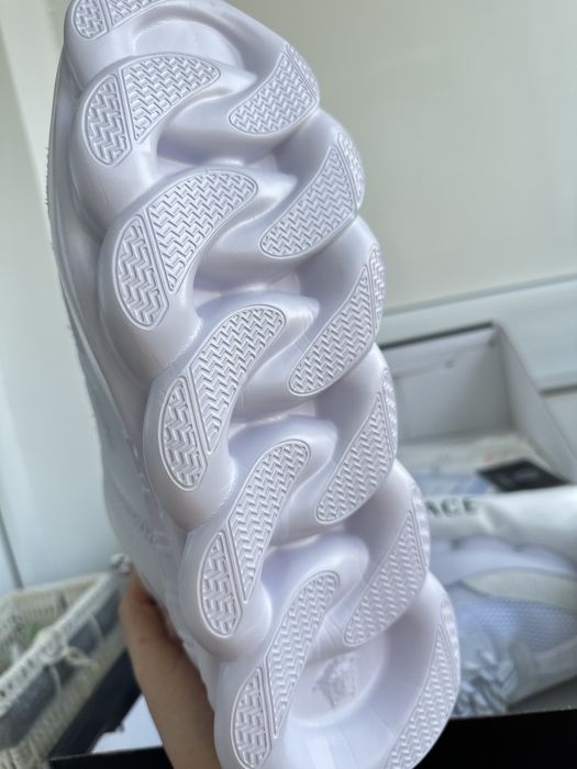 Versace chain reaction