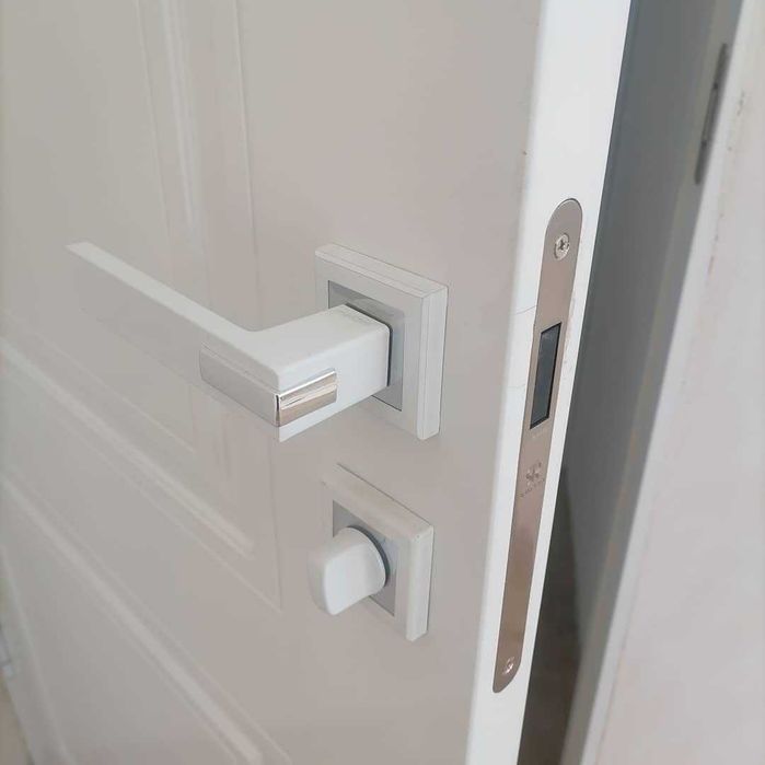 Установка двери. Есик орнатамыз.