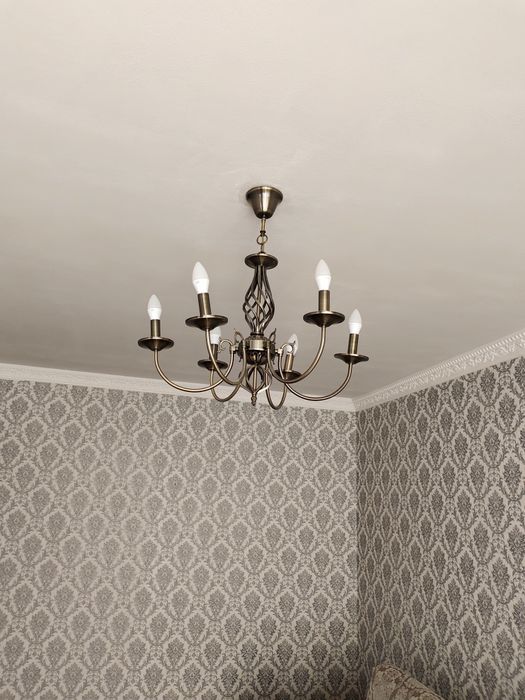 Продам две люстры