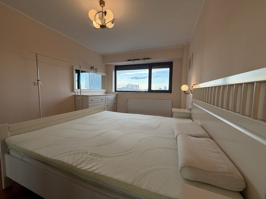 Apartament tip penthouse în piața romană