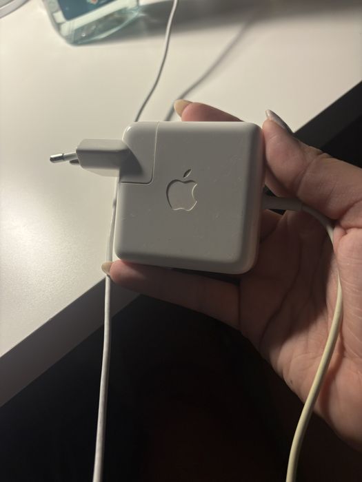 Apple MacBook Air 13 + зарядно