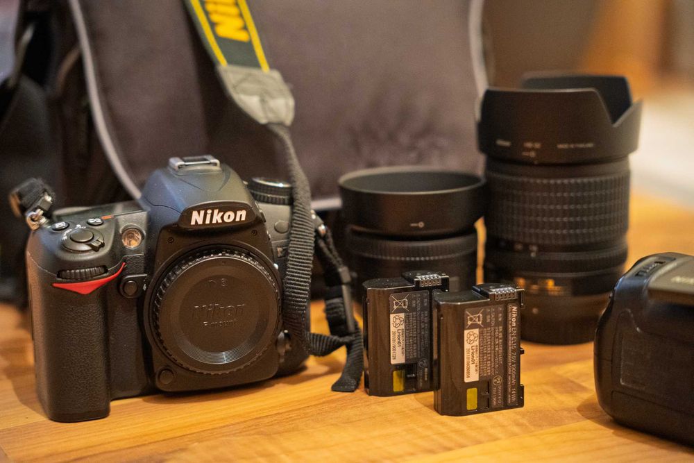 Nikon D7000 на 26к кадри, 35mm 1.8G, 18-105, грип, спусък, батерии, чанта