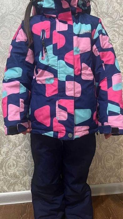 продам куртку для девочек