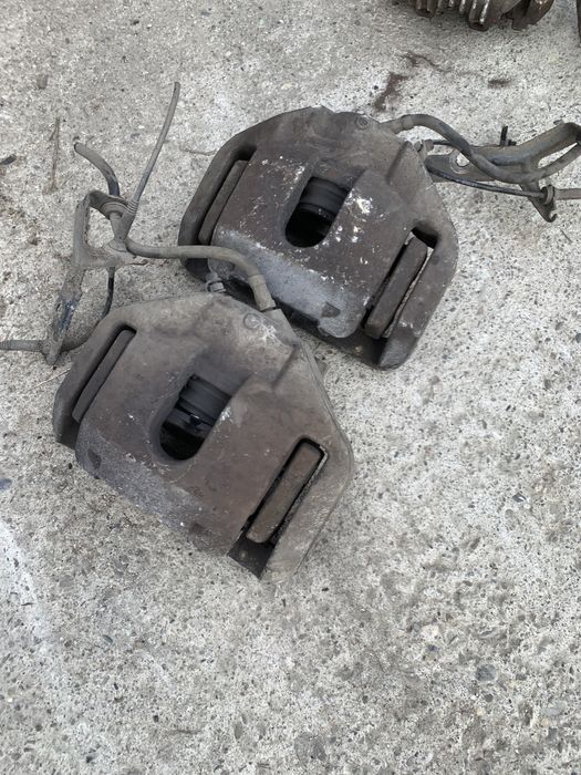 Etrier frana stanga fata BMW Seria 5 E60 E61 530d 3.0diesel 218cp