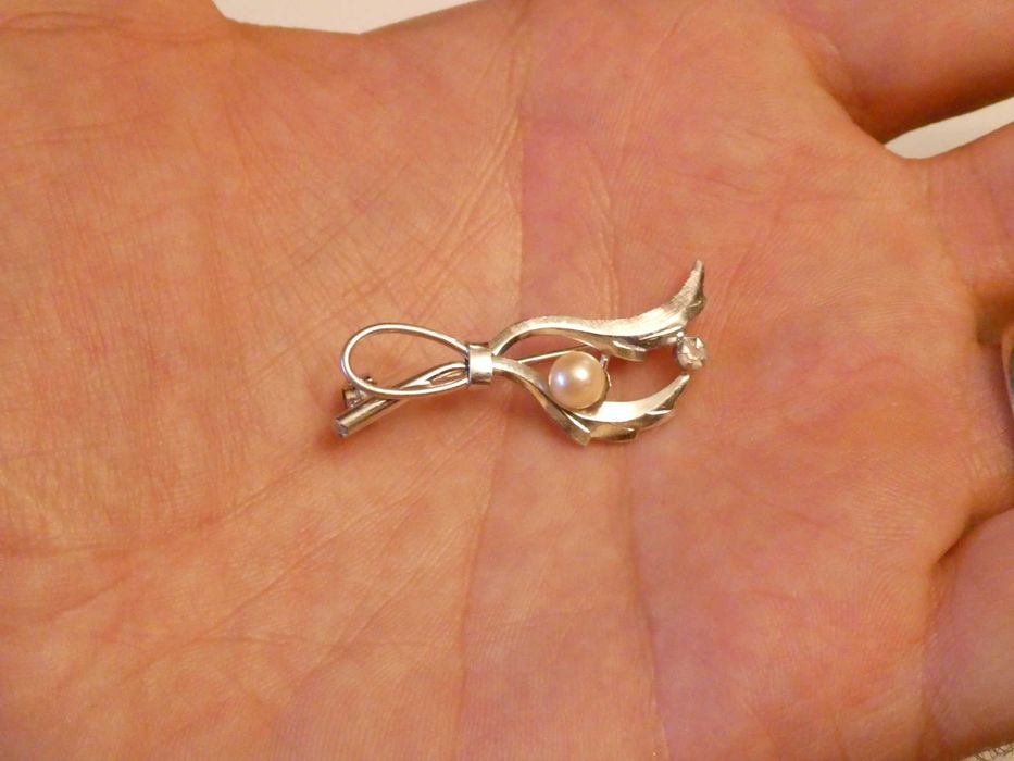 BROSA AUR alb 18K + Perla - UNOAERRE - Italia - Vintage - 560lei/gr. !