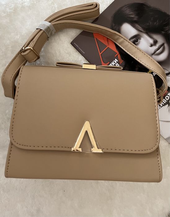 Дамска чанта -куфарче (черен и телесен цвят)