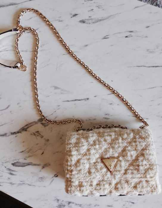 Нова дамска чанта Guess