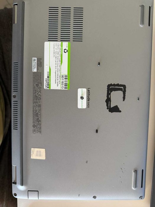 Продавам Dell Latitude 5420 за части екрана светва от време на време през HDMI си работи без памет и диск погледни другите ми обяви.
