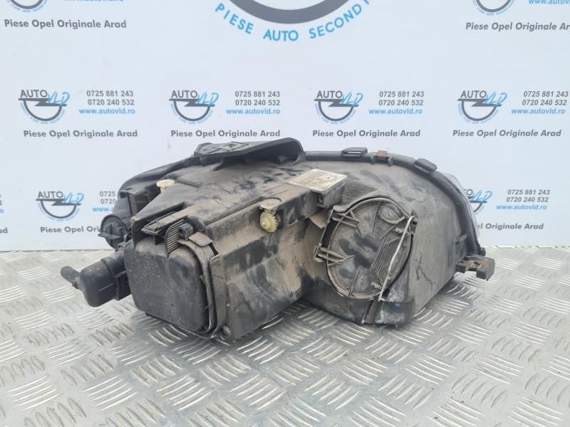 Far cu bec stanga Audi A3 8P1