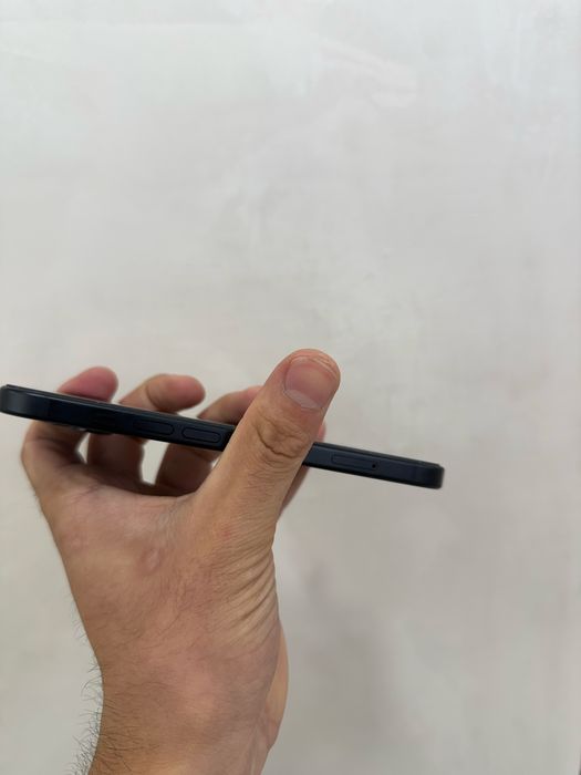Продаю iphone 15 128 гб