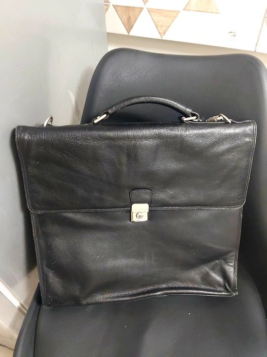 Servieta piele in stare buna