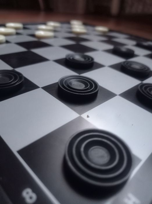 Продам шахматы и шашки