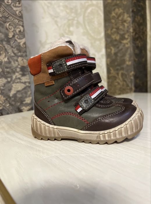 Детские кожаные сапоги для детей.