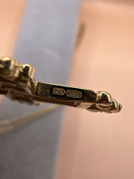 Продам золотой крестик.