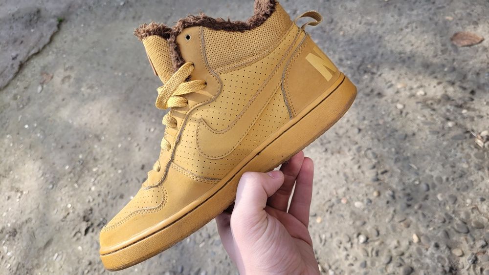 Adidasi copii/femei nike borough mid winter