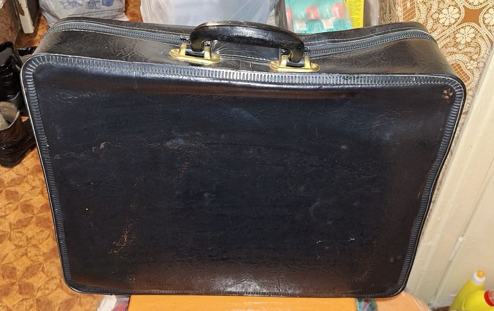 Чемодан советского времени, винтажный.