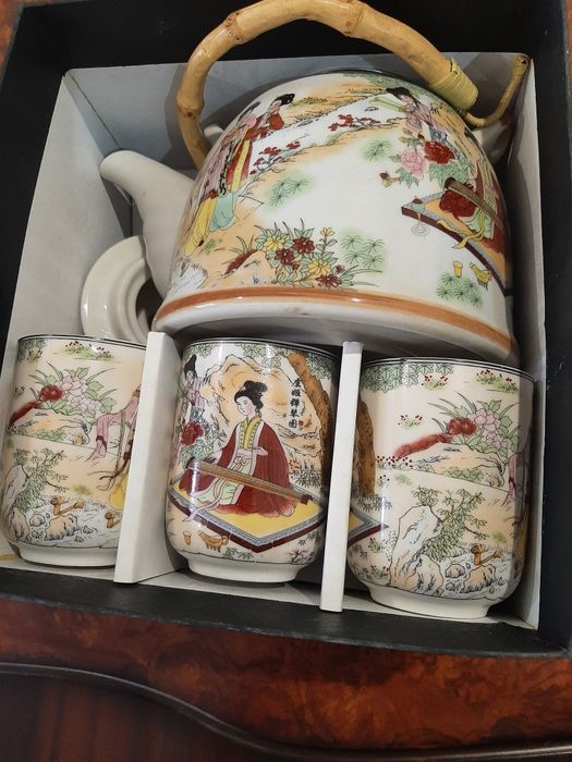 Продам новый чайный сервиз