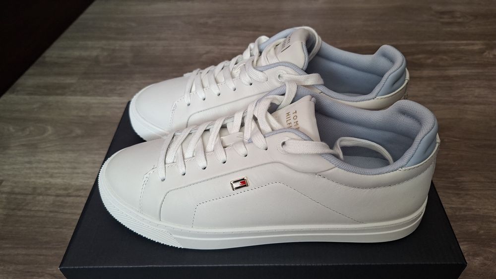 Дамски спортни обувки Tommy Hilfiger