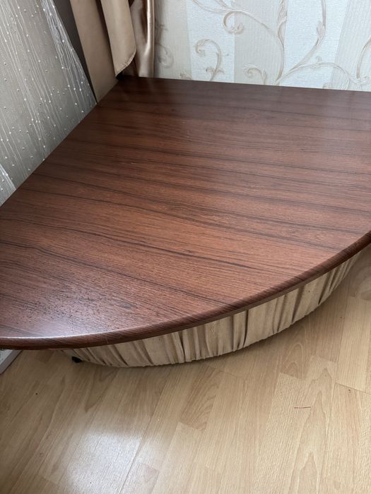 Столик журнальный угловой