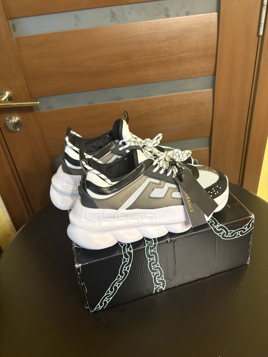 Versace chain reaction