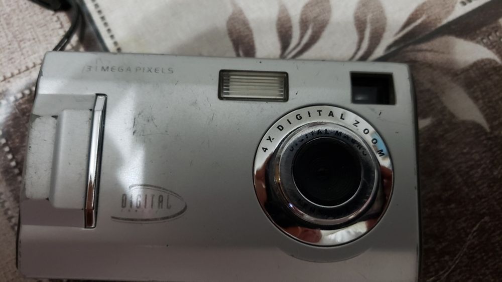 Дигитален апарат OlimpusFE389 8 MEGAPIXSELA 10X с мемори карта