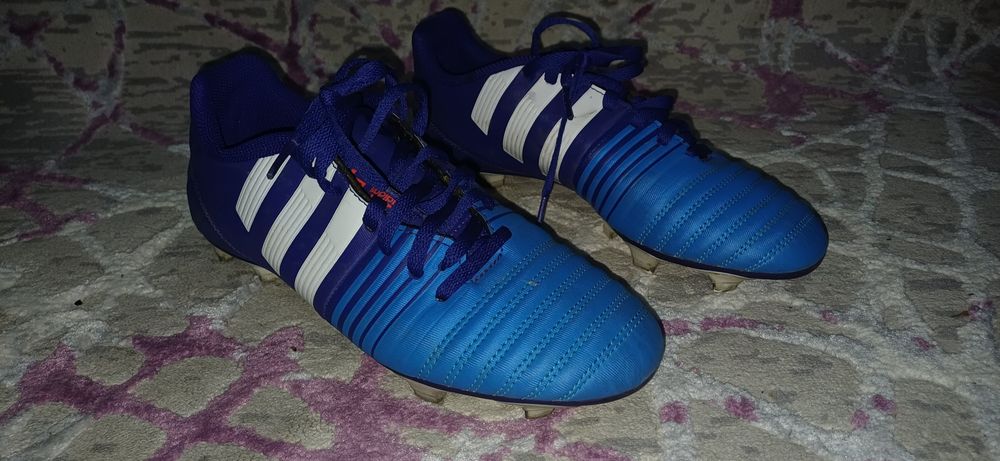 Ghete fotbal Adidas crampoane si sintetic