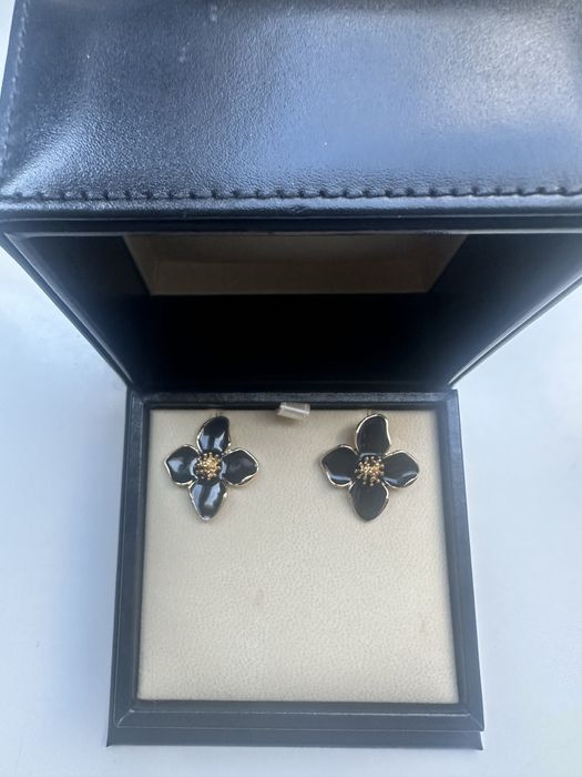 Продавам дамски обеци-детелинка.Доставка с еконт,тест и преглед.