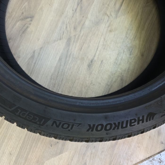 Hankook Ion I*cept 215 45 20 Зимни