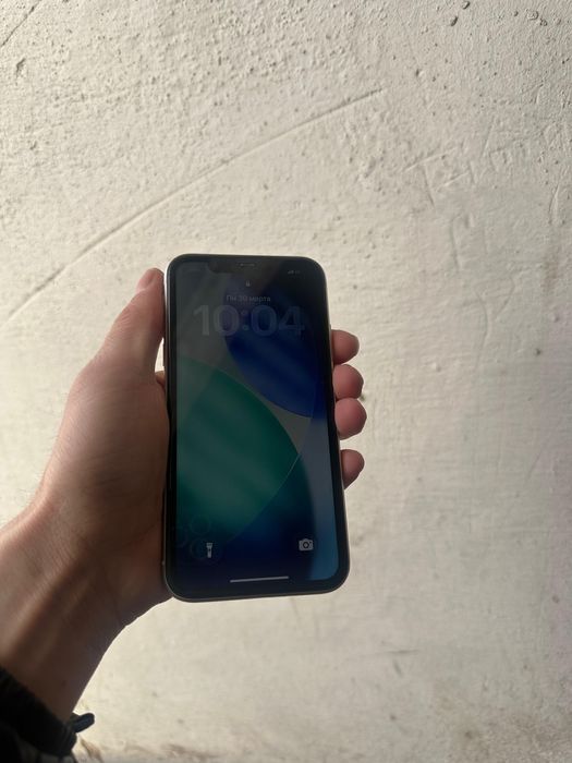 Продам айфон 11 срочно