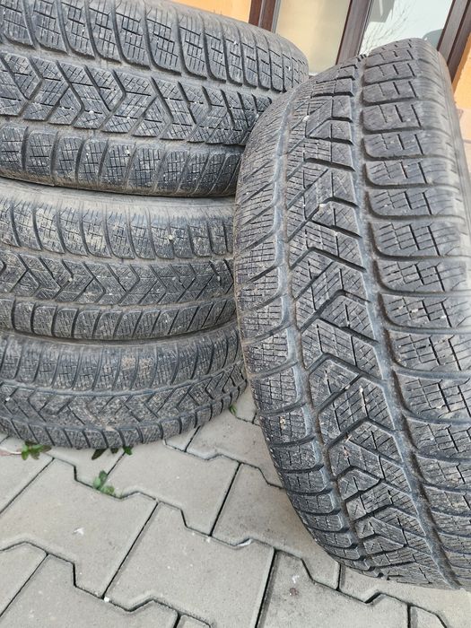 Jante mazda CX5 echipate cu cauciucuri Pirelli.