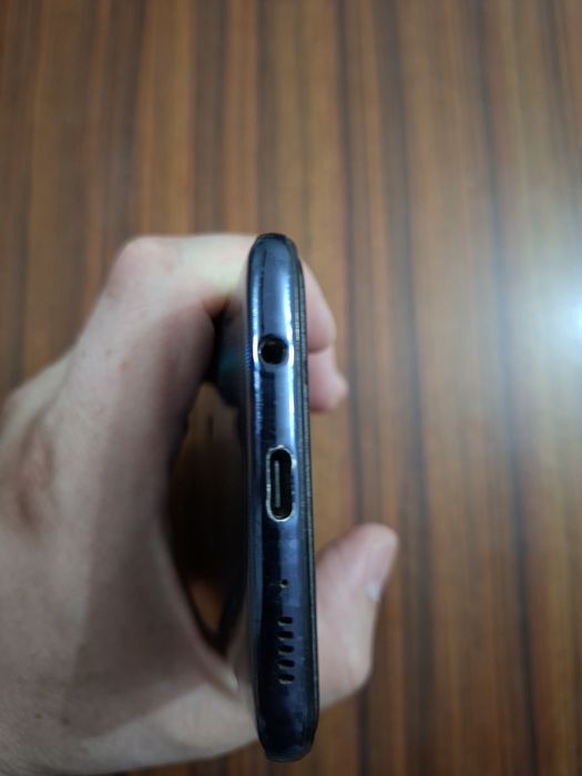 Продаётся Samsung A51 смартфон