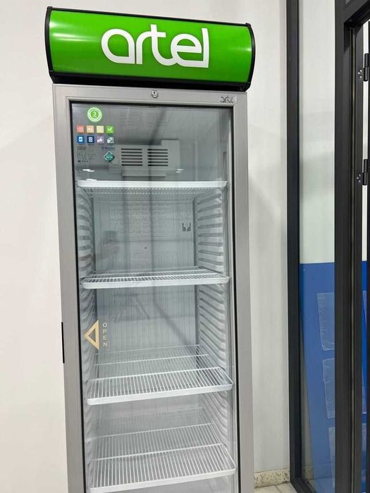 Артел витрина холодидьник