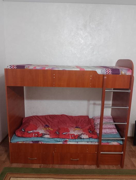 Продается кровать двухъярусная.