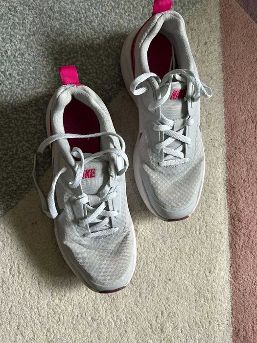 Маратонки NIKE, 36 номер