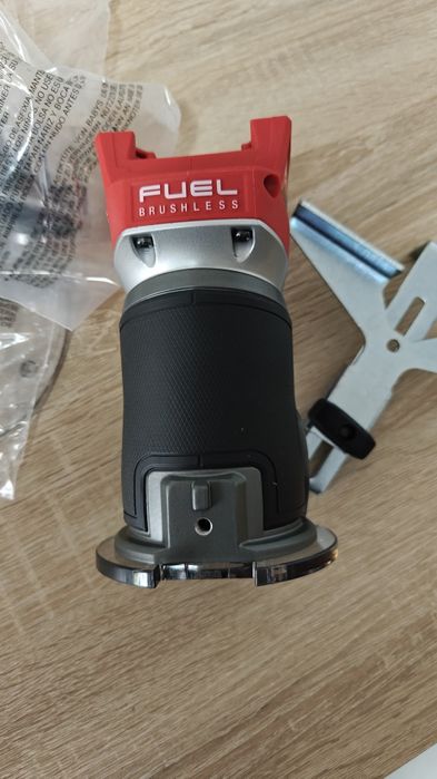 Freză milwaukee m18 model destinat pietei de America