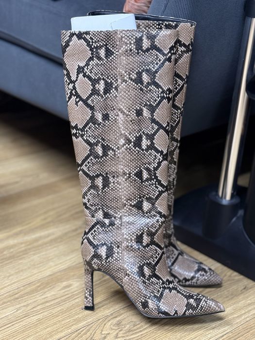 Дамски ботуши нови