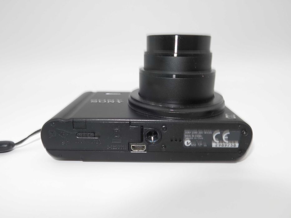 Sony Cyber-shot DSC WX300 ултра компактен цифров фотоапарат, дигитална камера с 20х оптичен зум, 18MP, Wi-fi, Ful HD, пълен комплект - работи отлично!